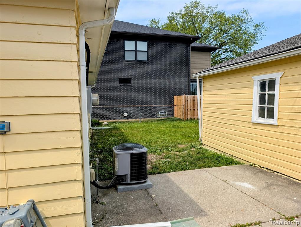 4302 Mandalay Avenue, Royal Oak, MI 48073 — Photo 21