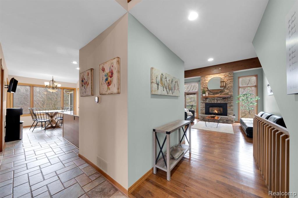 950 Hidden Valley Drive, Lake Orion, MI 48362 — Photo 10