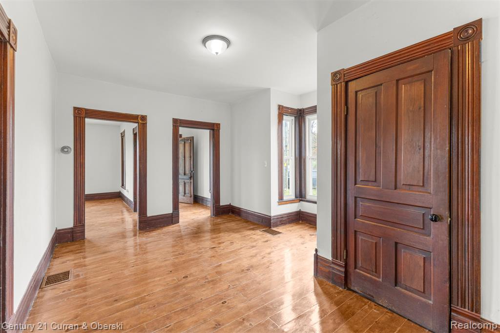 8004 N Farmington Road, Westland, MI — Photo 13