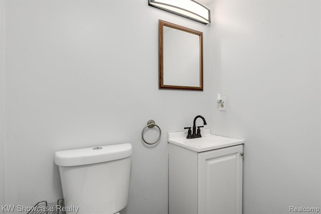 6322 CLARENDON Drive, Canton, MI 48187 — Photo 31