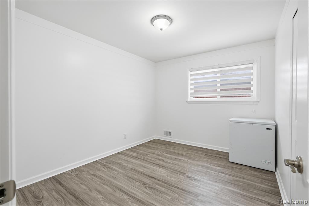 25961 Warrington Street, Dearborn Heights, MI 48127 — Photo 20