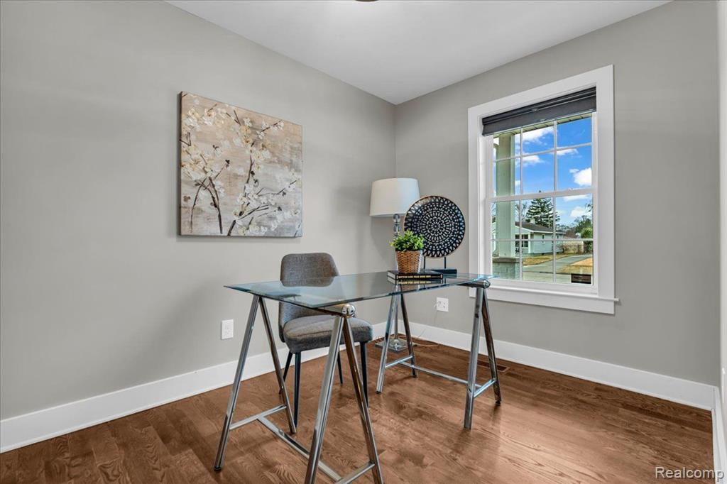 705 WHITCOMB Avenue, Royal Oak, MI 48073 — Photo 17
