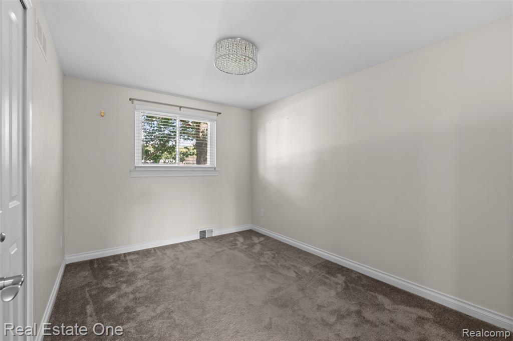 4090 Middlebury Drive, Troy, MI 48085 — Photo 33