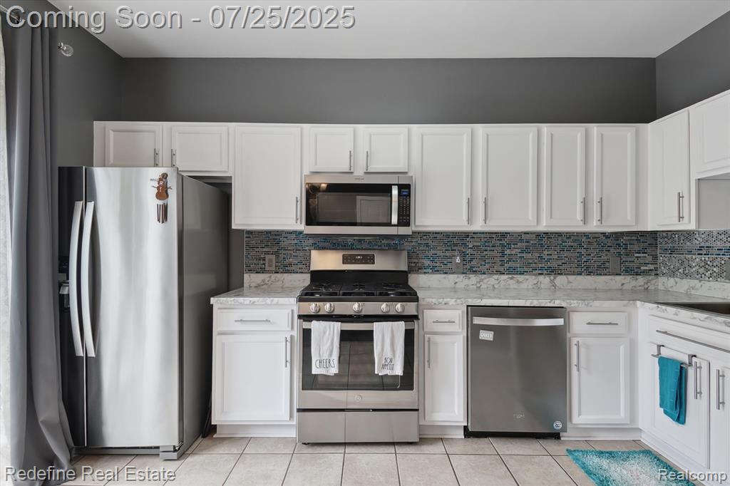 26708 Ashton Drive, Woodhaven, MI 48183 — Photo 17