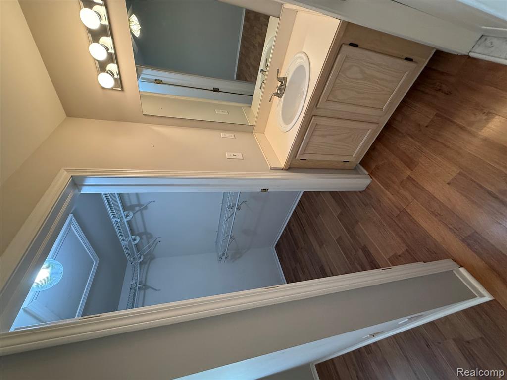 7059 Colonial Oaks Drive, Waterford, MI 48327 — Photo 32