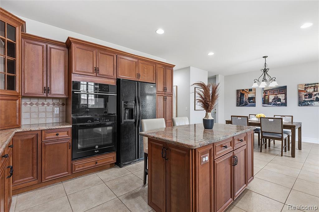 49783 Golden Park Drive, Utica, MI 48315 — Photo 17