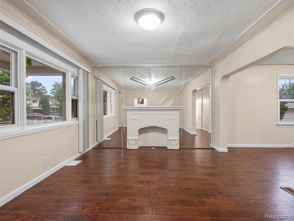 6010 HARTWELL Street, Dearborn, MI 48126 — Photo 2