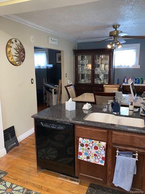 8403 HARDING, Center Line, MI 48015 — Photo 11