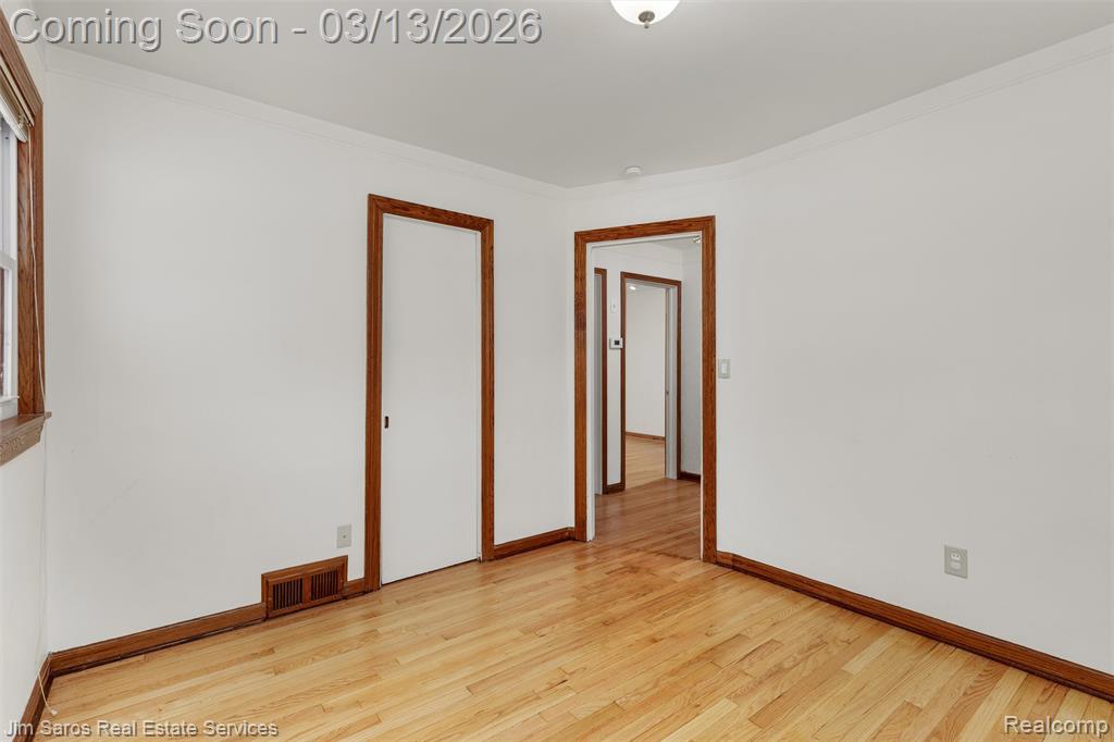 2204 Roslyn Road, Grosse Pointe Woods, MI 48236 — Photo 16