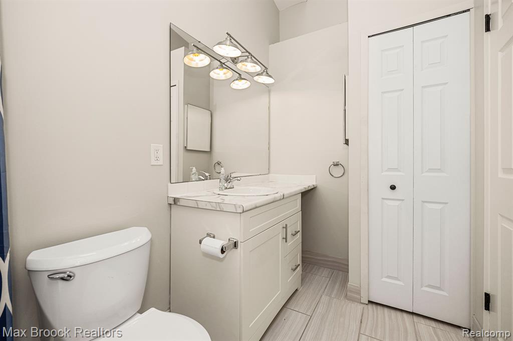 31139 COUNTRY, Farmington Hills, MI 48331 — Photo 34
