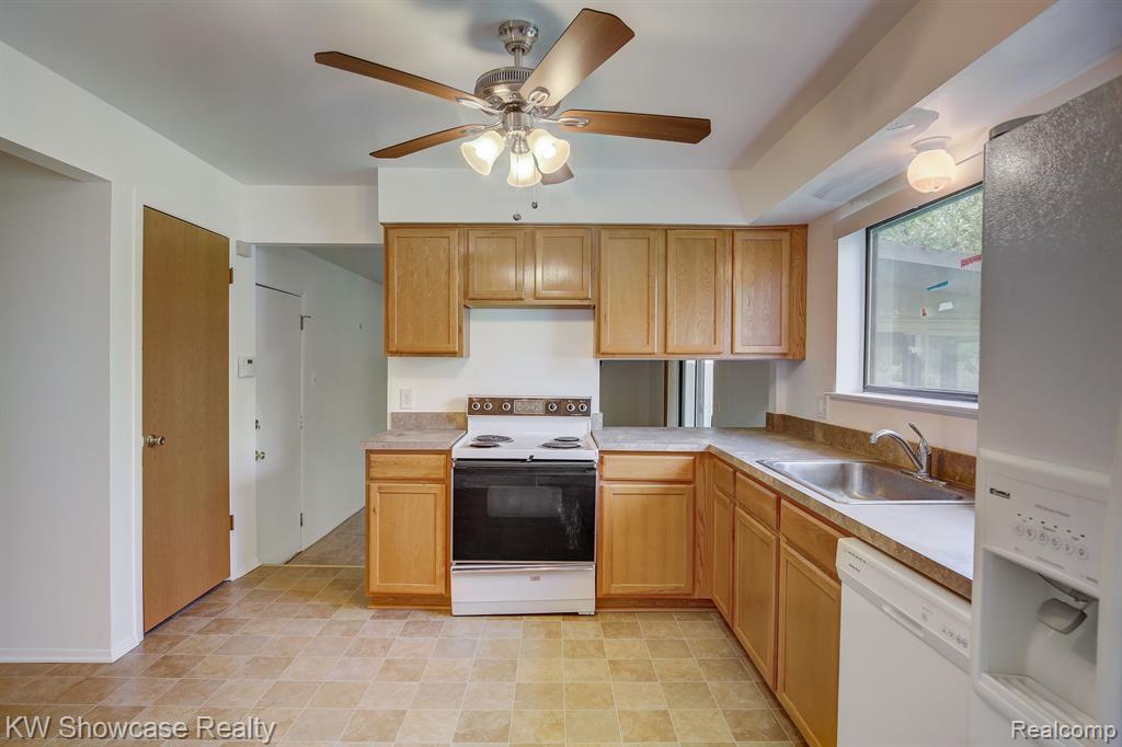 1365 RUE DEAUVILLE Boulevard, Ypsilanti, MI 48198 — Photo 8