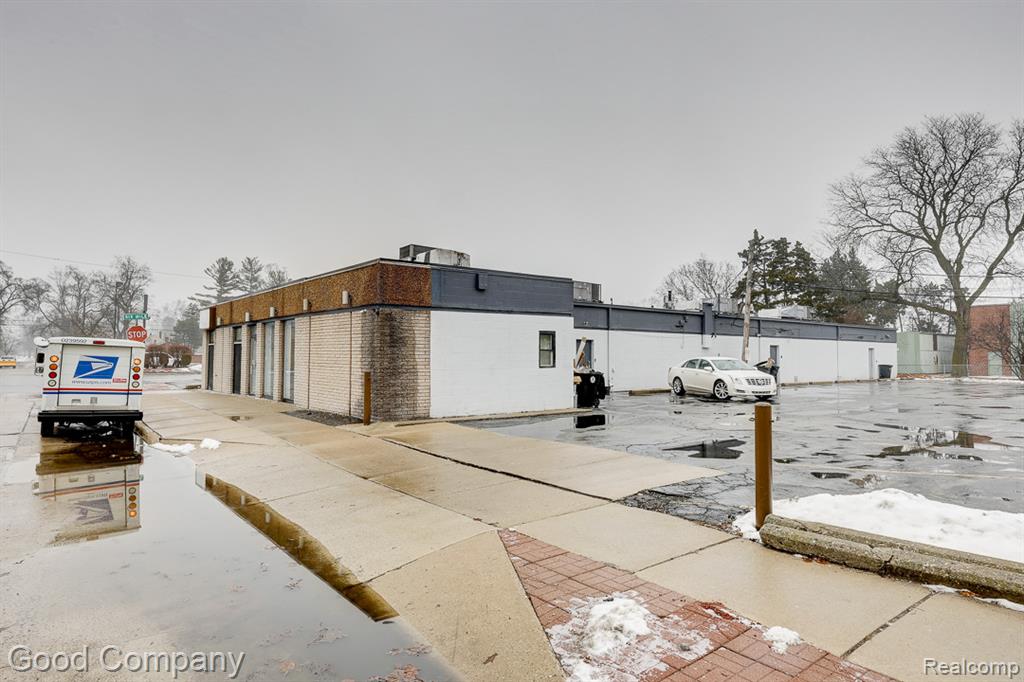 26095 W 6 Mile Road, Redford, MI, 48240