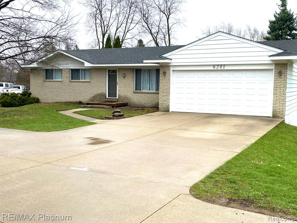6201 WILLIAMS LAKE Road, Waterford, MI 48329 — Photo 2