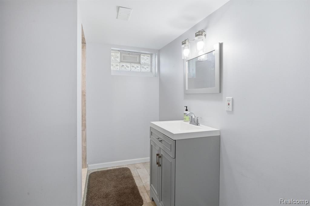 2705 Gardner Avenue, Berkley, MI 48072 — Photo 38