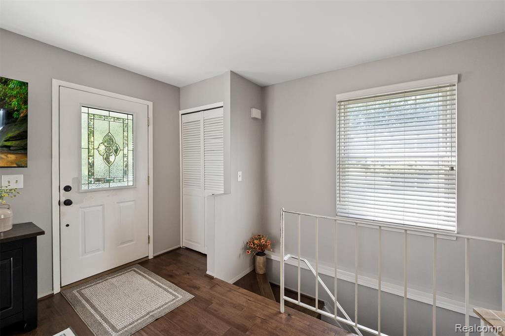 375 Neptune Drive, Walled Lake, MI 48390 — Photo 8