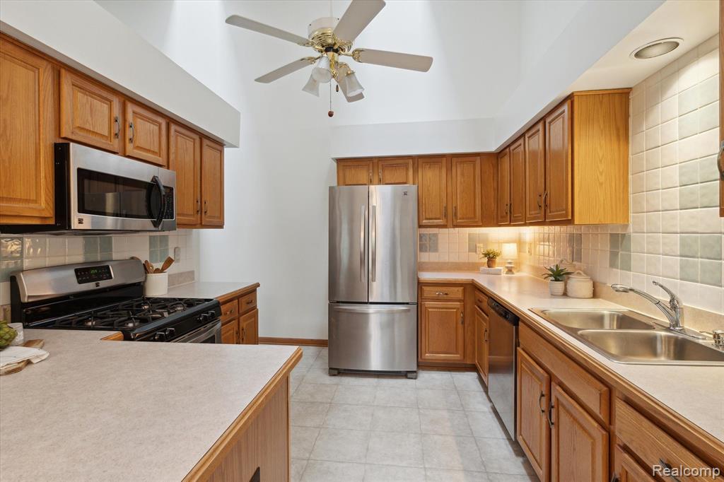 175 ESSEX Lane, Canton, MI 48187 — Photo 12