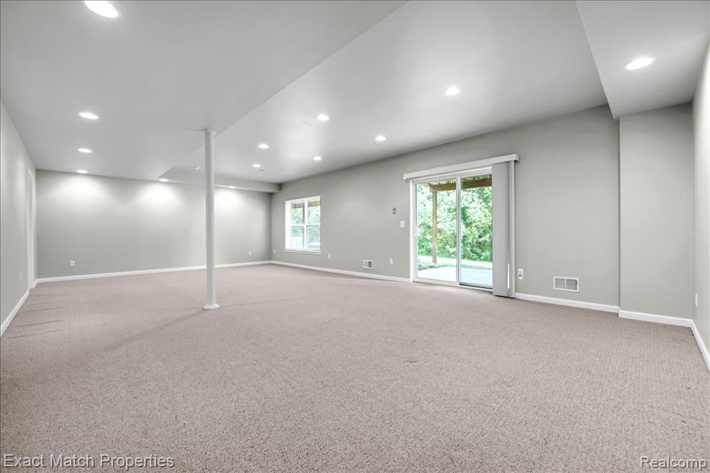 971 Sloane Court, 4, White Lake, MI — Photo 44