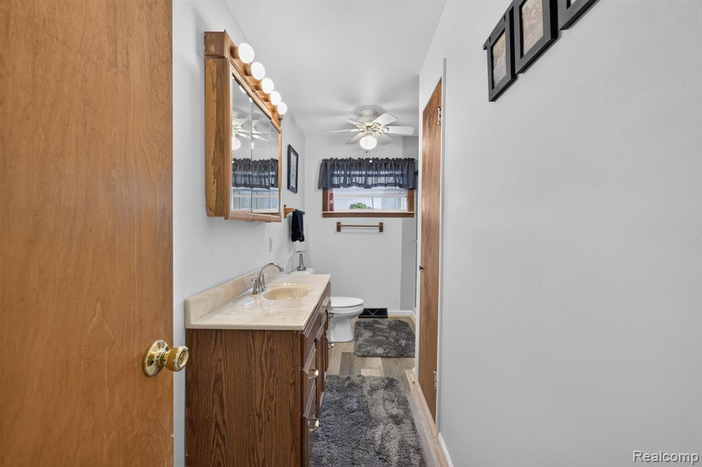 5233 Torrey Road, Flint, MI 48507 — Photo 20