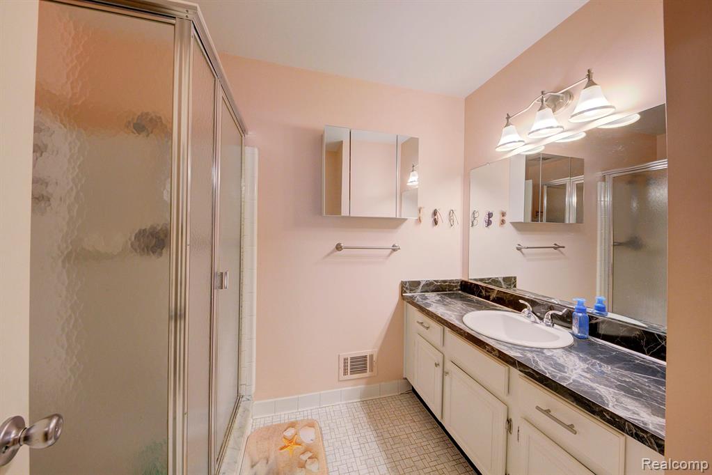 42582 WOODBRIDGE Drive, Canton, MI 48188 — Photo 15