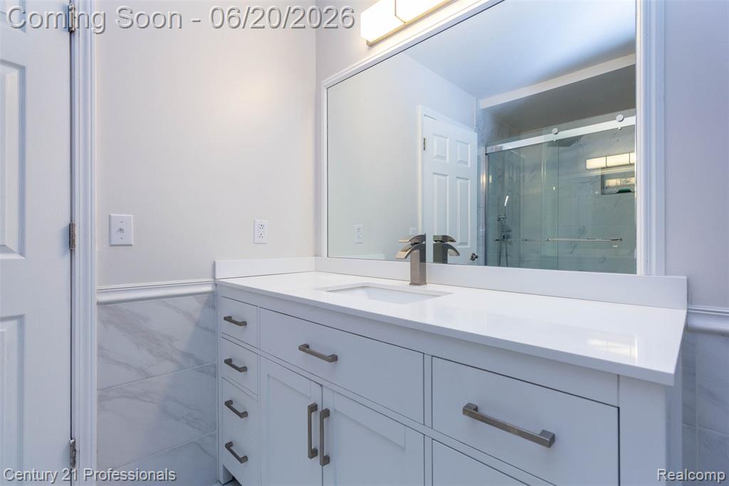 6241 Smithfield Drive, Troy, MI 48085 — Photo 21