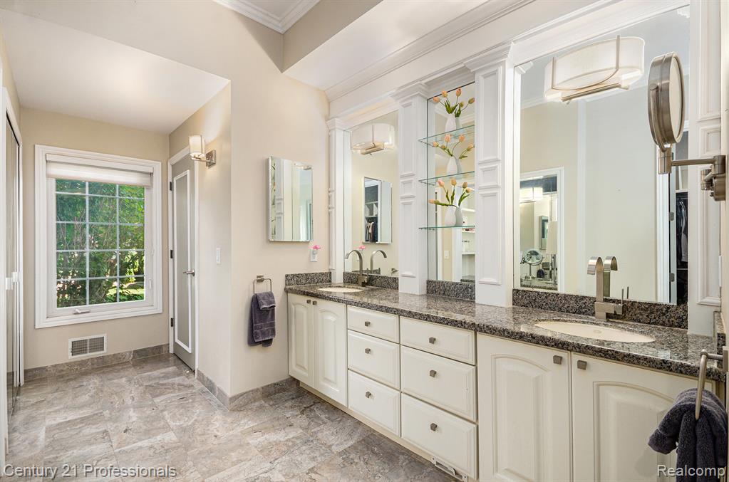 9020 Huron Bluffs Drive, White Lake, MI — Photo 21
