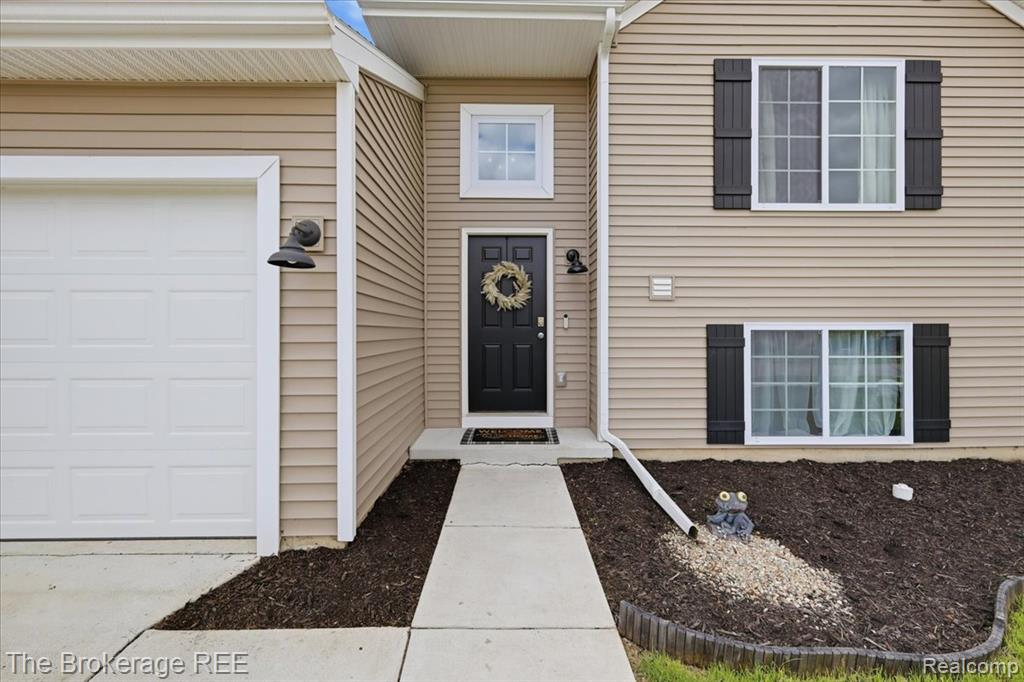 223 Creek Pointe Circle, Durand, MI 48429 — Photo 7