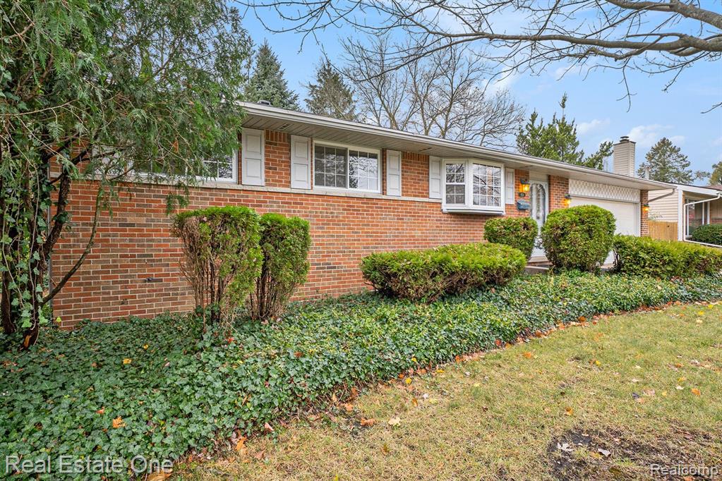 926 BYRON Drive, Milford, MI 48381 — Photo 3