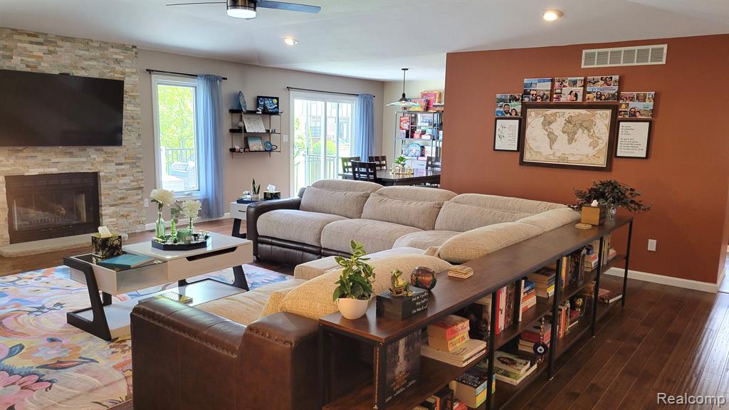 6192 N SHORE Drive, West Bloomfield, MI 48324 — Photo 20