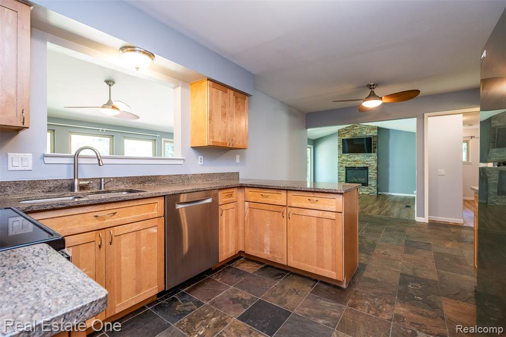 4079 Cumberland Court, Commerce Twp, MI 48390 — Photo 14