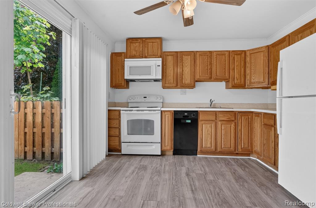 902 Little Hill Court, Rochester Hills, MI 48307 — Photo 8