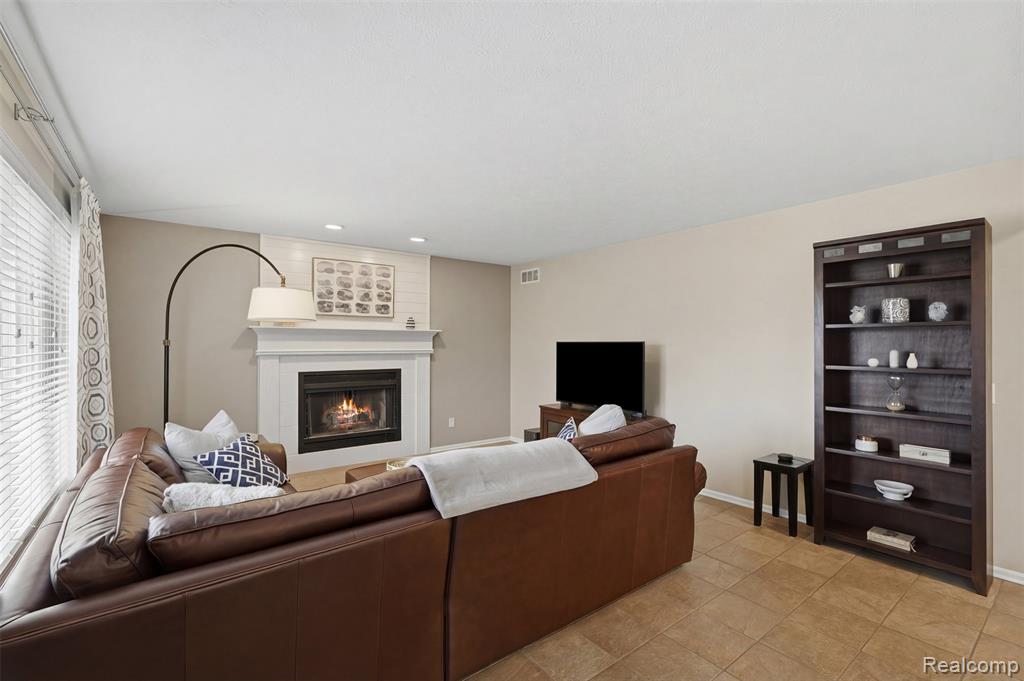 7288 Foxgate Drive, Brighton, MI 48116 — Photo 15