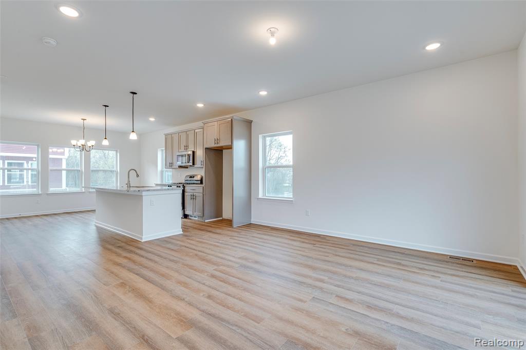 4876 Parkside Lane, Troy, MI 48085 — Photo 4