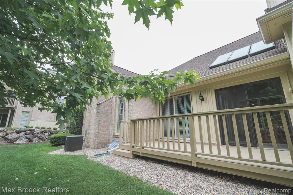 2426 HICKORY GLEN Drive, Bloomfield Hills, MI 48304 — Photo 38