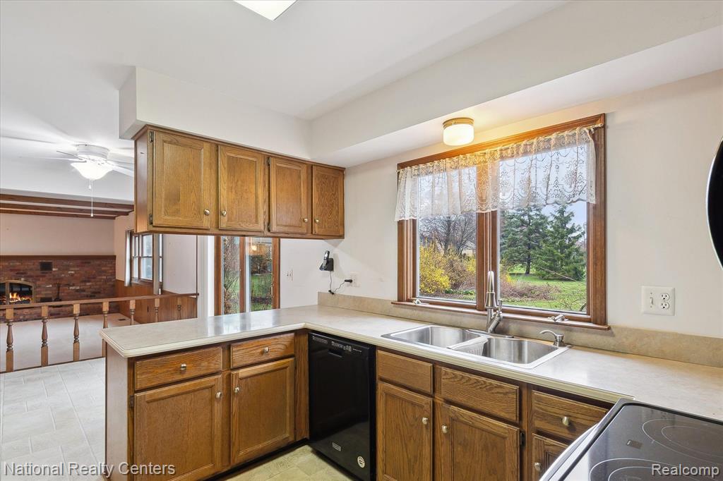 41250 Appleby Court, Northville, MI 48168 — Photo 15