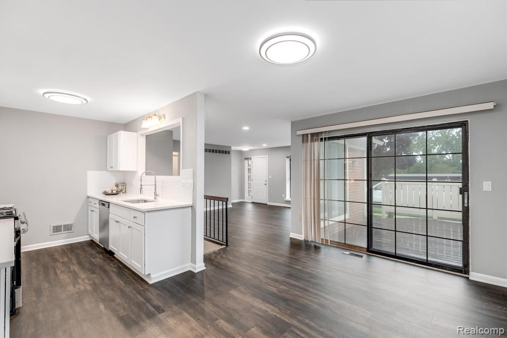 40160 NEWPORT Drive, Plymouth, MI 48170 — Photo 6