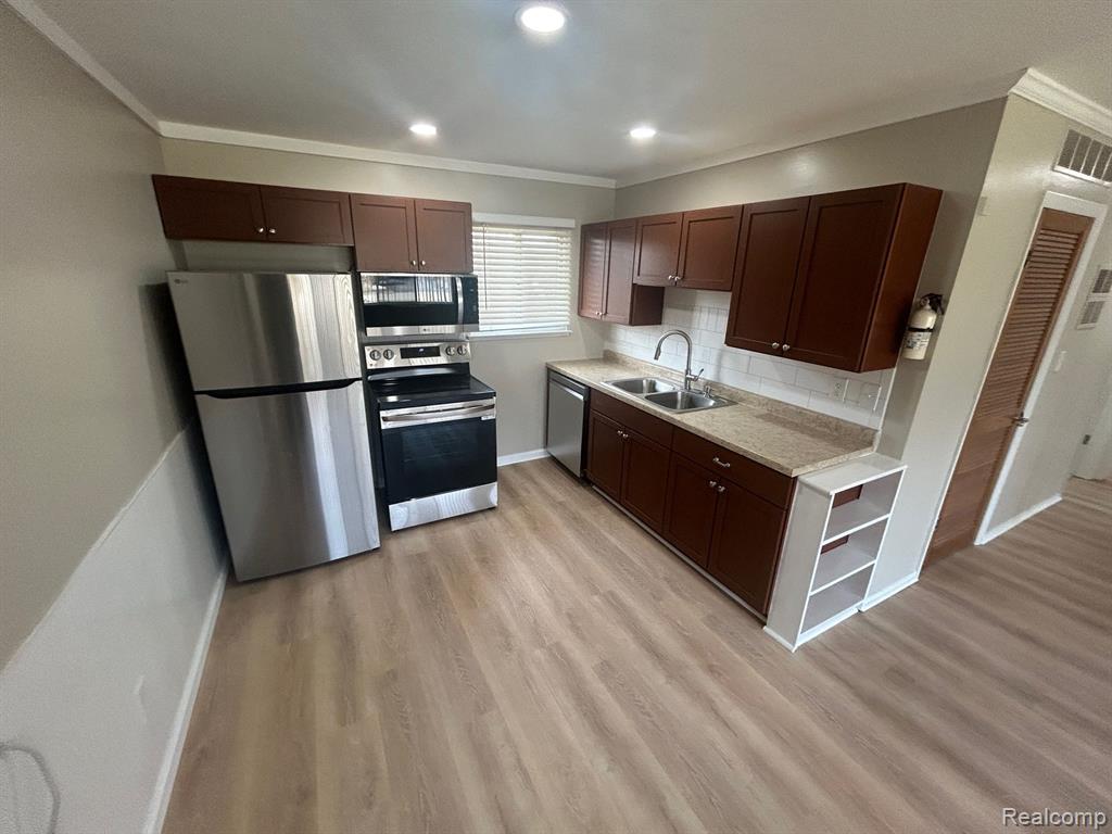 5262 VAN WINKLE Street, Brighton, MI 48116 — Photo 4