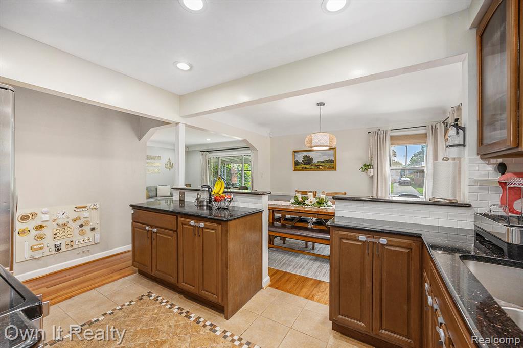 6889 N Vernon Street, Dearborn Heights, MI 48127 — Photo 11