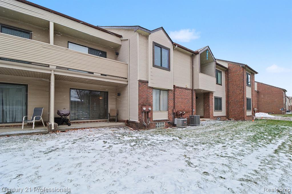 6680 Ridgefield Circle, 102, West Bloomfield, MI — Photo 20