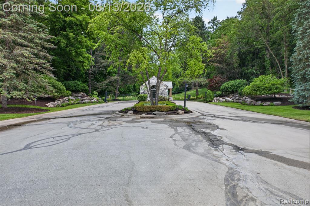 9961 Cross Creek Drive, South Lyon, MI 48178 — Photo 7