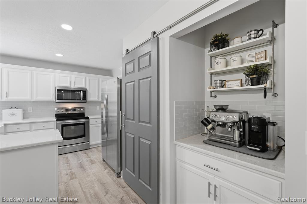 7829 Hillside Lakes Drive, Brighton, MI 48116 — Photo 13