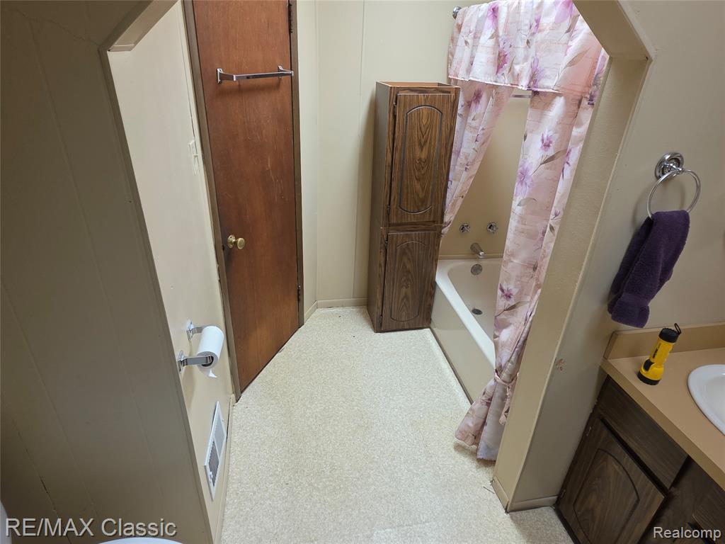 952 Lakeview Street, Waterford, MI 48328 — Photo 24