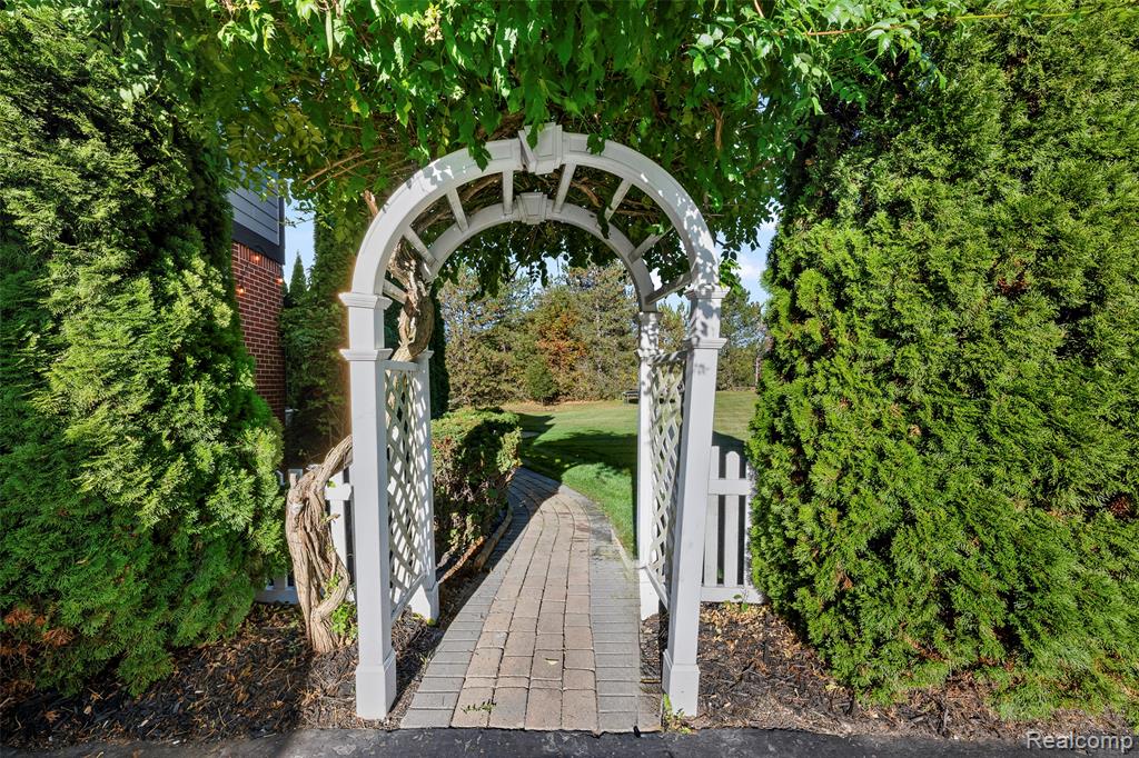 4476 Woodcliff Court, Rochester, MI 48306 — Photo 55