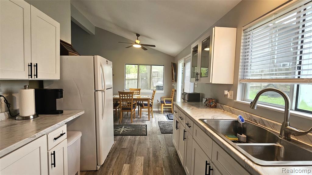 4165 Highcrest Drive - Photo 4