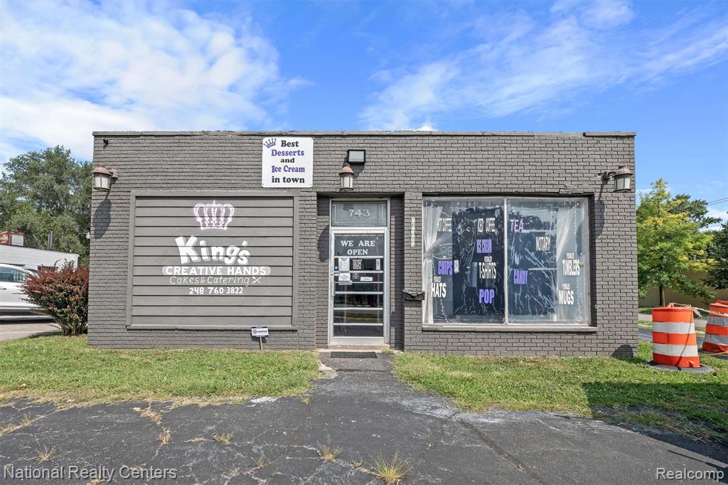 743 Auburn Avenue, Pontiac, MI 48342 — front exterior