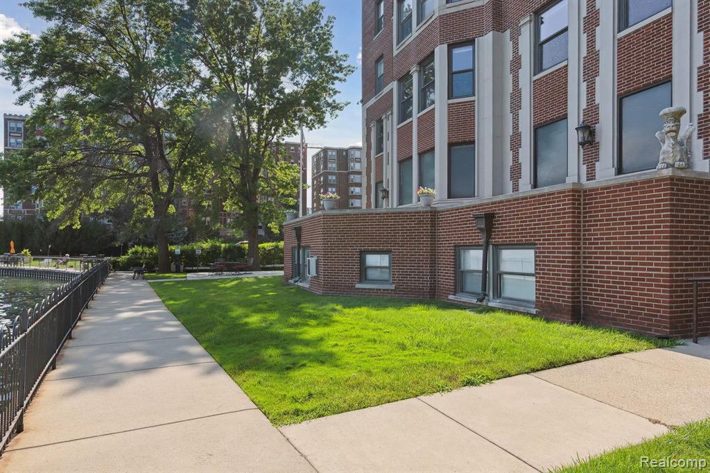 8162 E JEFFERSON Avenue, 7B, Detroit, MI 48214 — Photo 34