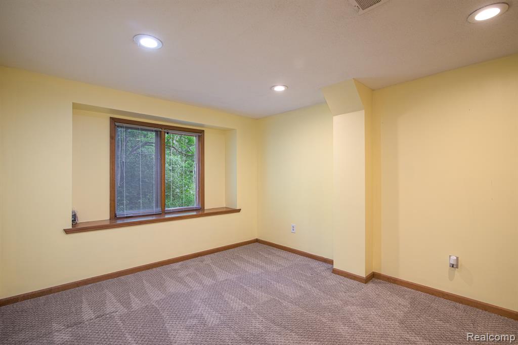 22140 River Ridge Trail, Farmington Hills, MI 48335 — Photo 20