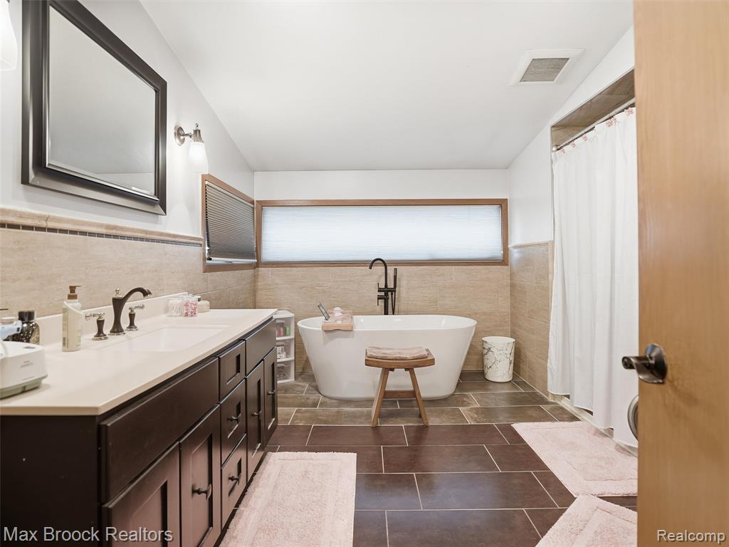55618 Lordona Lane, Shelby Twp, MI 48315 — Photo 42