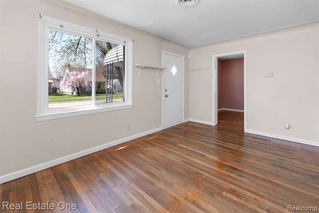 4957 ZIEGLER Street, Dearborn Heights, MI 48125 — Photo 3