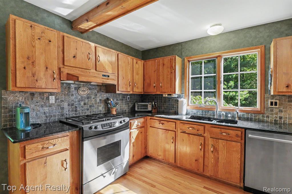 2411 Farmbrook Trail, Oxford, MI 48370 — Photo 5