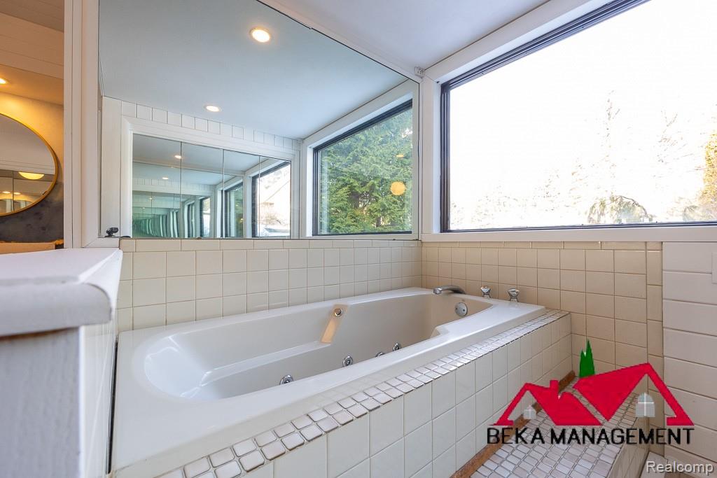 6005 Upper Straits Boulevard, West Bloomfield, MI 48324 — Photo 14